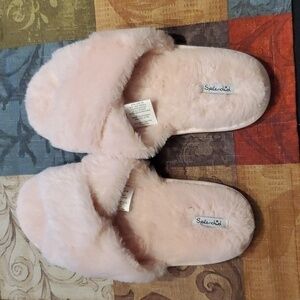 Splendid Slippers Size M/L